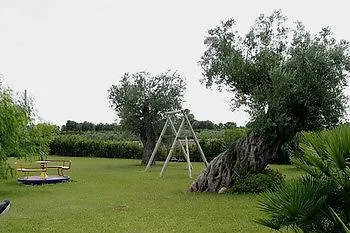مزرعة للإقامة Agriturismo Li Damiani