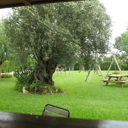 مزرعة للإقامة Agriturismo Li Damiani