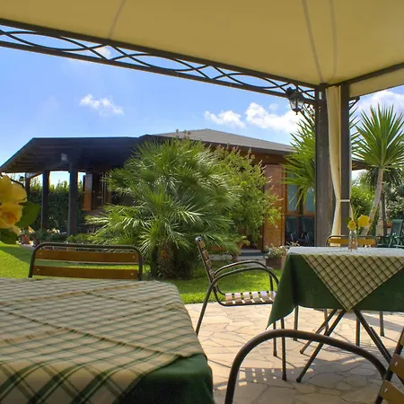 مزرعة للإقامة Agriturismo Li Damiani